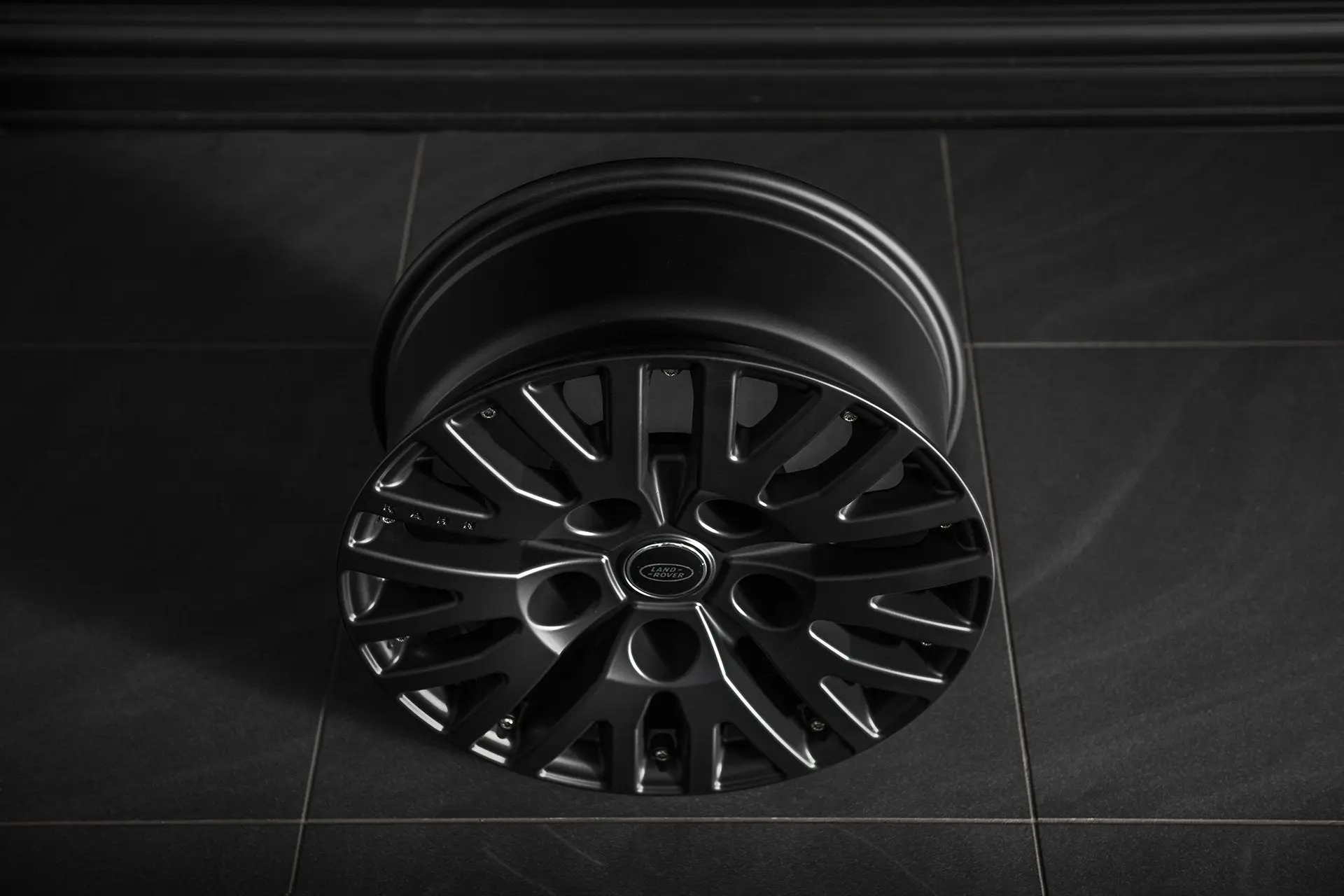 Land Rover Defender (1991-2016) Alloy Wheels - 1983 - Image 3
